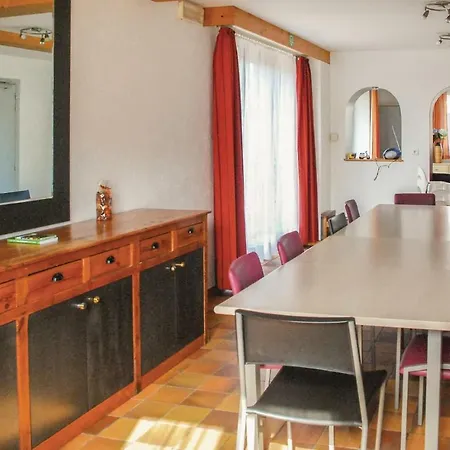 Six Bedroom Holiday In Waimes